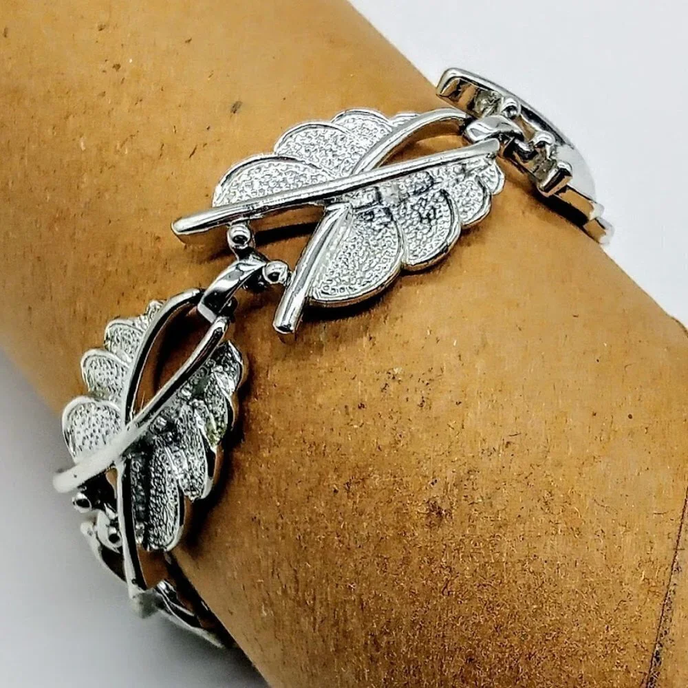 Vintage Sarah Coventry Silver Finish Crossed Swords Link Fashion Bracelet